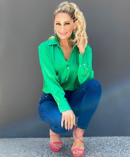 Anette Cuburu feet photo thumbnail