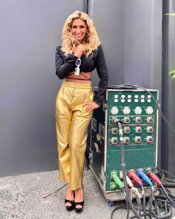 Anette Cuburu feet photo thumbnail