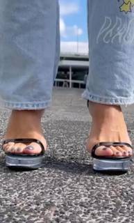 Anette Cuburu feet photo thumbnail