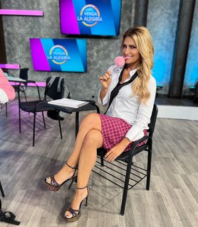 Anette Cuburu feet photo thumbnail