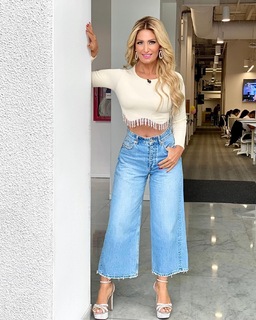 Anette Cuburu feet photo thumbnail