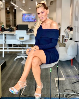 Anette Cuburu feet photo thumbnail