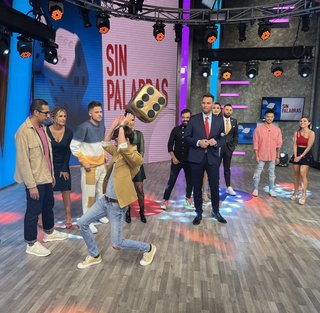 Anette Cuburu feet photo thumbnail