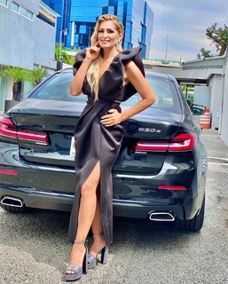 Anette Cuburu feet photo thumbnail