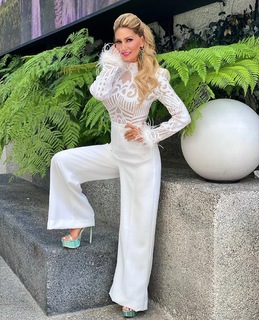 Anette Cuburu feet photo thumbnail