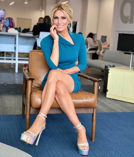 Anette Cuburu feet photo thumbnail