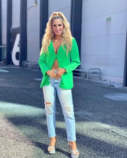 Anette Cuburu feet photo thumbnail