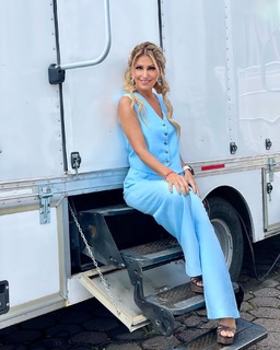 Anette Cuburu feet photo thumbnail