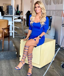 Anette Cuburu feet photo thumbnail