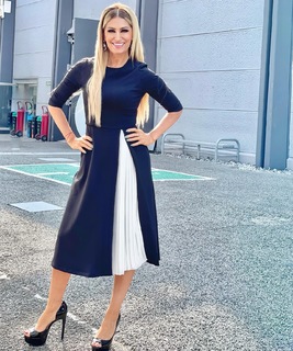 Anette Cuburu feet photo thumbnail