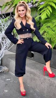 Anette Cuburu feet photo thumbnail