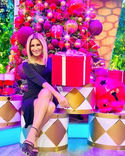 Anette Cuburu feet photo thumbnail