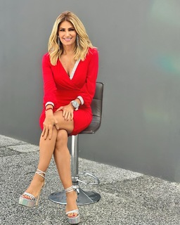 Anette Cuburu feet photo thumbnail