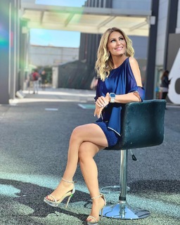 Anette Cuburu feet photo thumbnail