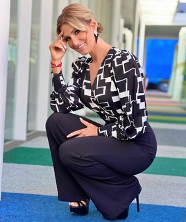 Anette Cuburu feet photo thumbnail