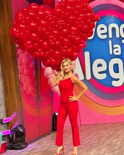 Anette Cuburu feet photo thumbnail