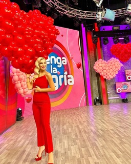 Anette Cuburu feet photo thumbnail