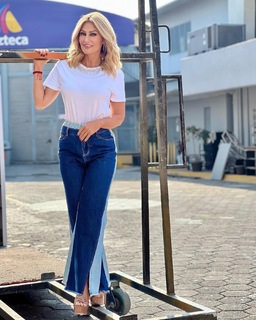 Anette Cuburu feet photo thumbnail