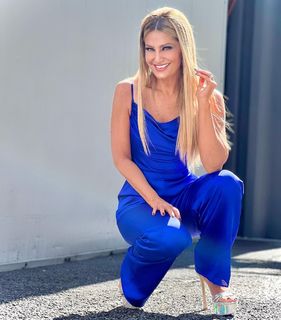 Anette Cuburu feet photo thumbnail