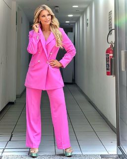 Anette Cuburu feet photo thumbnail