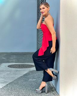 Anette Cuburu feet photo thumbnail