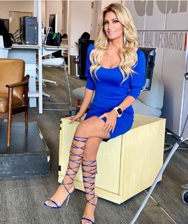 Anette Cuburu feet photo thumbnail