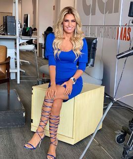 Anette Cuburu feet photo thumbnail