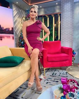 Anette Cuburu feet photo thumbnail