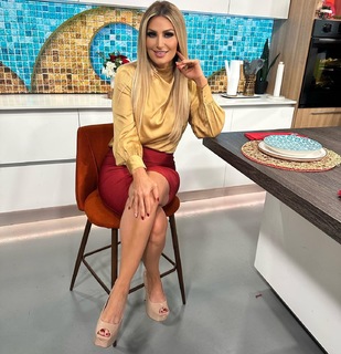 Anette Cuburu feet photo thumbnail