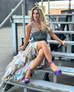 Anette Cuburu feet photo thumbnail