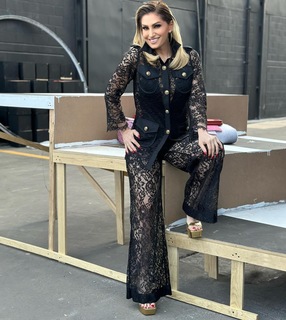 Anette Cuburu feet photo thumbnail