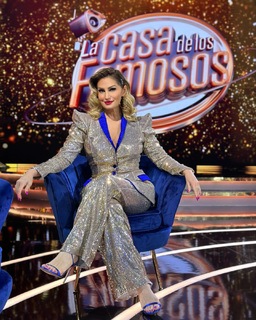 Anette Cuburu feet photo thumbnail