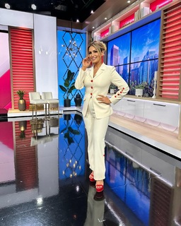 Anette Cuburu feet photo thumbnail