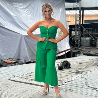 Anette Cuburu feet photo thumbnail