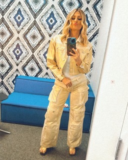 Anette Cuburu feet photo thumbnail