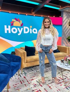 Anette Cuburu feet photo thumbnail