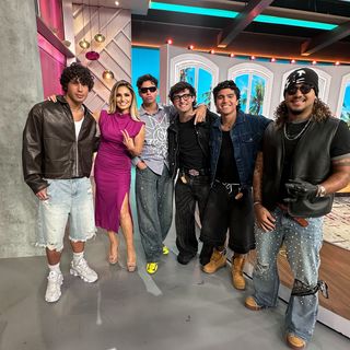 Anette Cuburu feet photo thumbnail