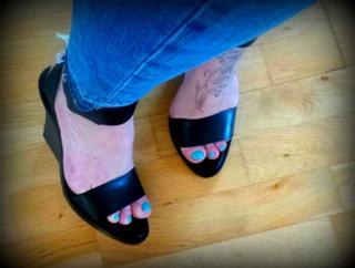 Anette Olzon feet photo thumbnail
