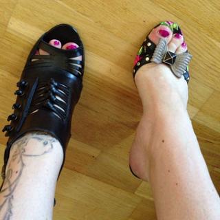 Anette Olzon feet photo thumbnail