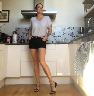 Anette Olzon feet photo thumbnail