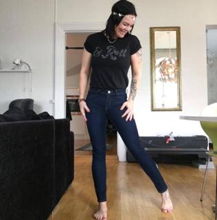 Anette Olzon feet photo thumbnail