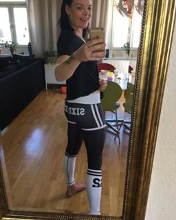 Anette Olzon feet photo thumbnail
