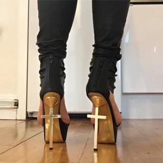 Anette Olzon feet photo thumbnail