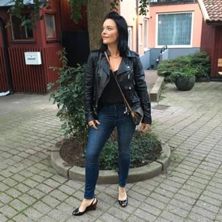 Anette Olzon feet photo thumbnail