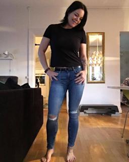Anette Olzon feet photo thumbnail
