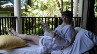 Anette Olzon feet photo thumbnail
