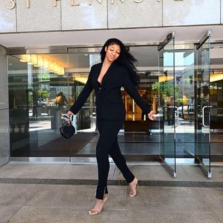 Angel Reese feet photo thumbnail