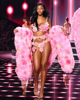 Angel Reese feet photo thumbnail