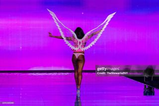 Angel Reese feet photo thumbnail