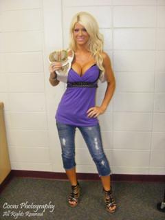 Angel Williams feet photo thumbnail